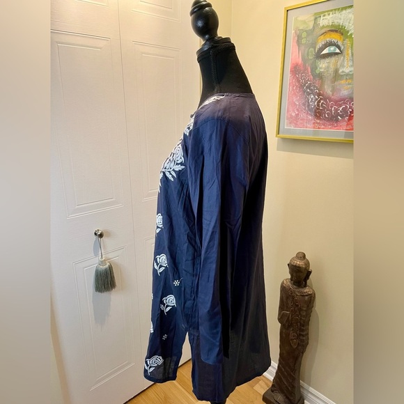 NWOT/Anavya Collection blue kurti rose pattern/white embroidery/notch collar💙🤍 - Picture 6 of 9